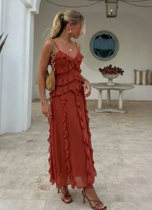 LÅNG KLÄNNING MED VOLANG Rost