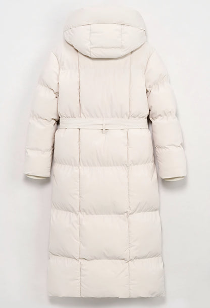 Lång quiltadjacka med bälte, huva Beige