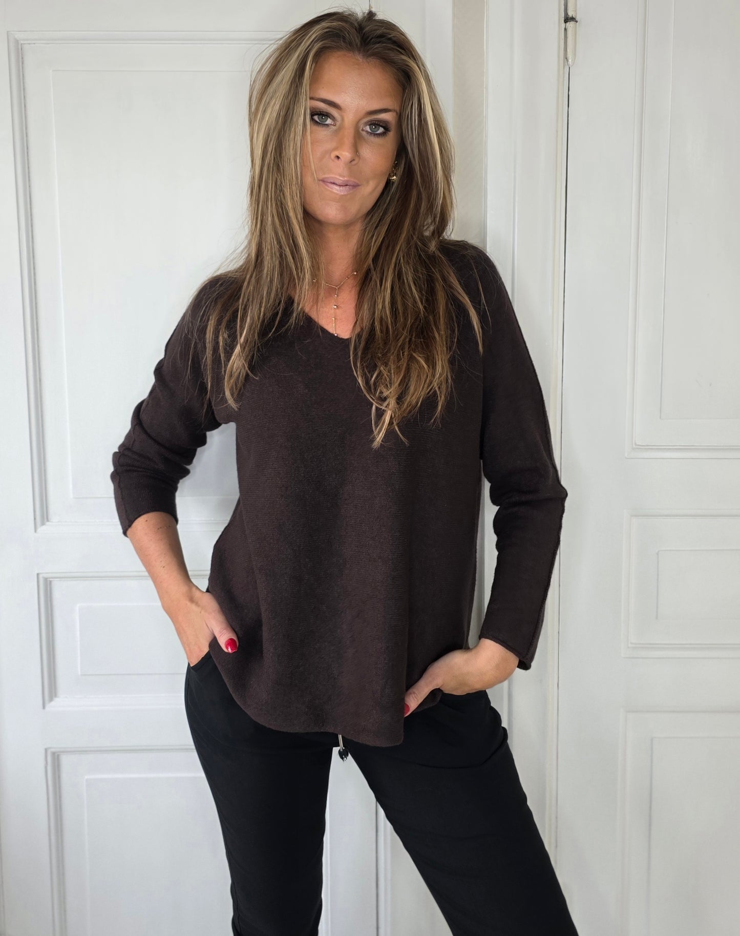 Sömlös stickad tröja Brun