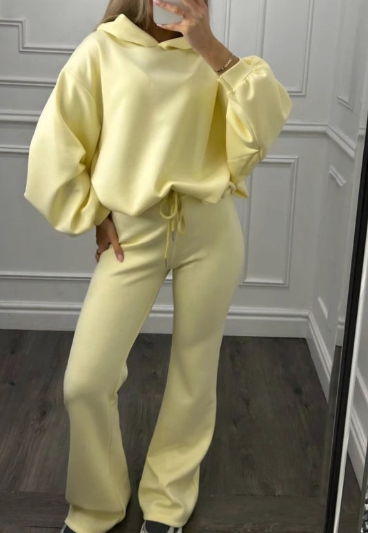 Set, Snygg sweatshirt med huva och utsvängda byxor Gul