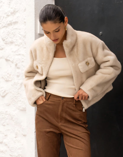Kort fuskpälsjacka med hög krage Beige