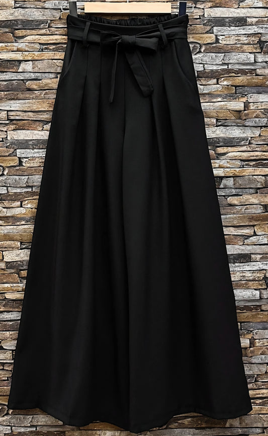 TESSA klassiska vida byxor med resår i midjan Svart