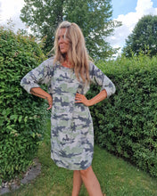 Ladda upp bild till gallerivisning, Camouflage klänning Viskos
