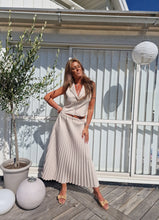 Ladda upp bild till gallerivisning, Chic blazer ärmlös med lång veckad kjol, Beige
