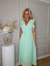 Load image into Gallery viewer, Dress Melina Mint green
