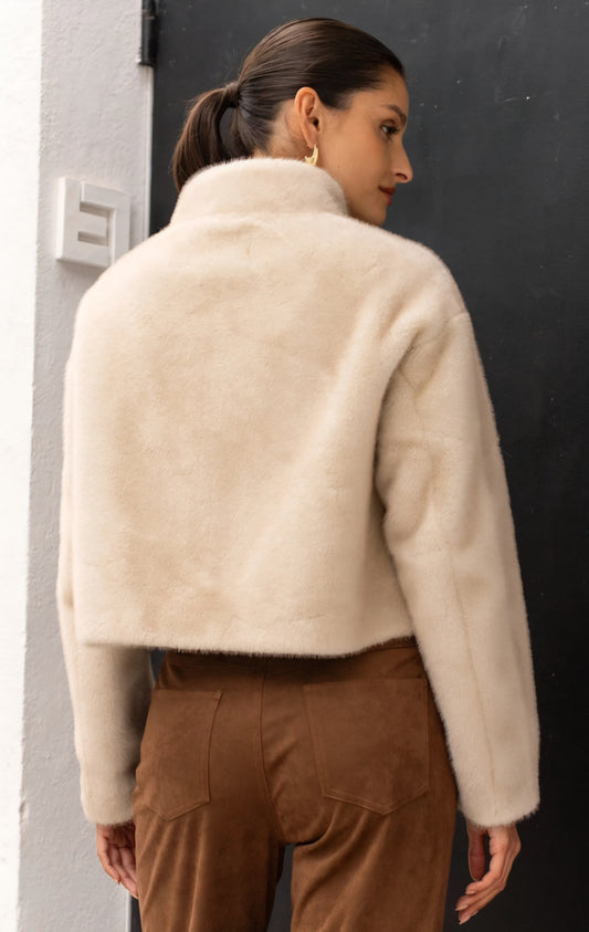 Kort fuskpälsjacka med hög krage Beige