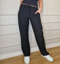 Load image into Gallery viewer, Linen pants Lina black
