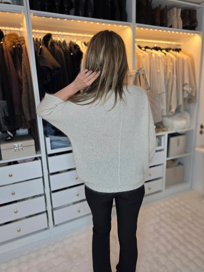 V-ringad stickad tröja Beige