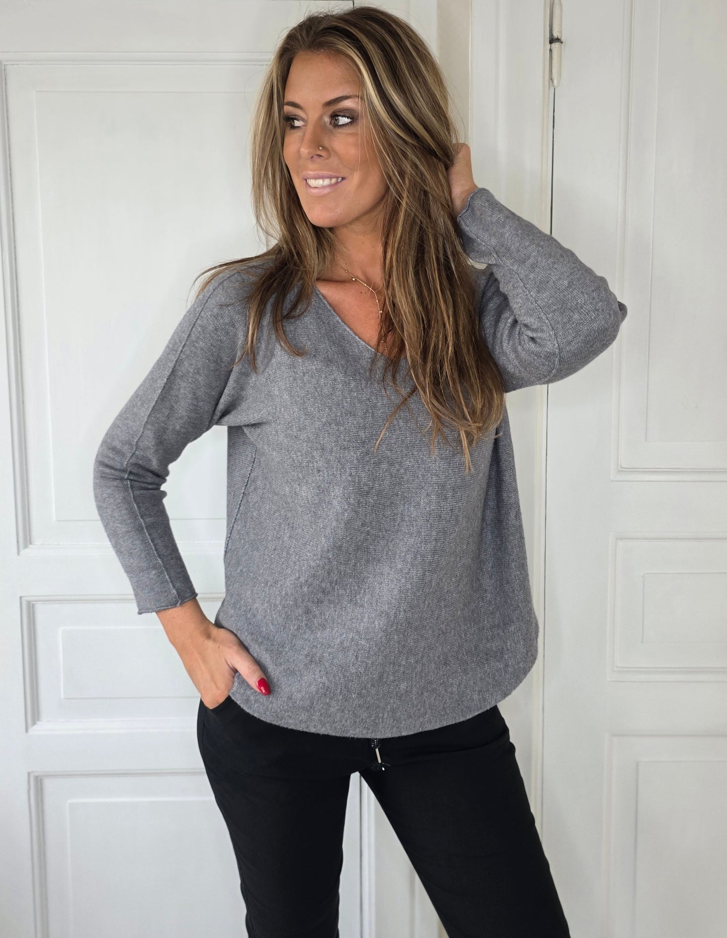 Sömlös stickad tröja Grå