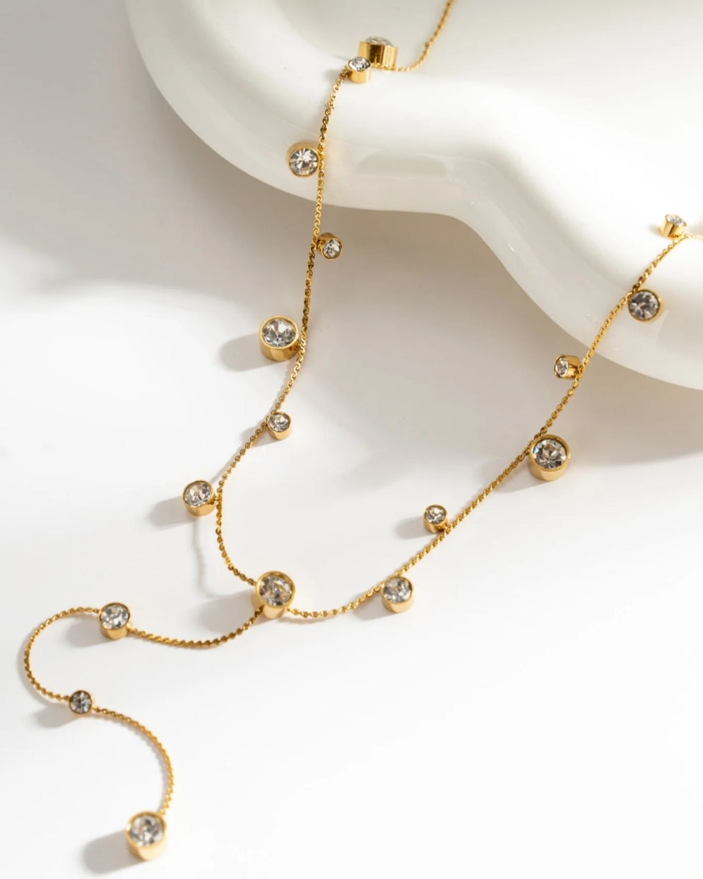 Elegant Y-halsband i guld eller silver, rostfritt stål