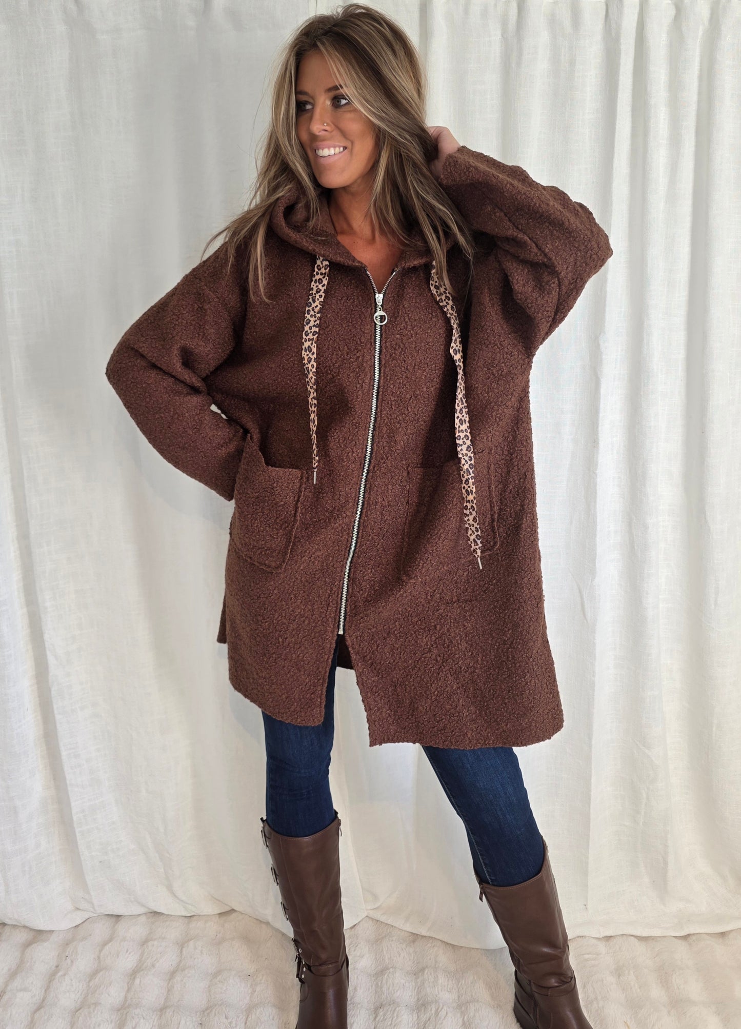 Jacka med dragkedja och huva Brun