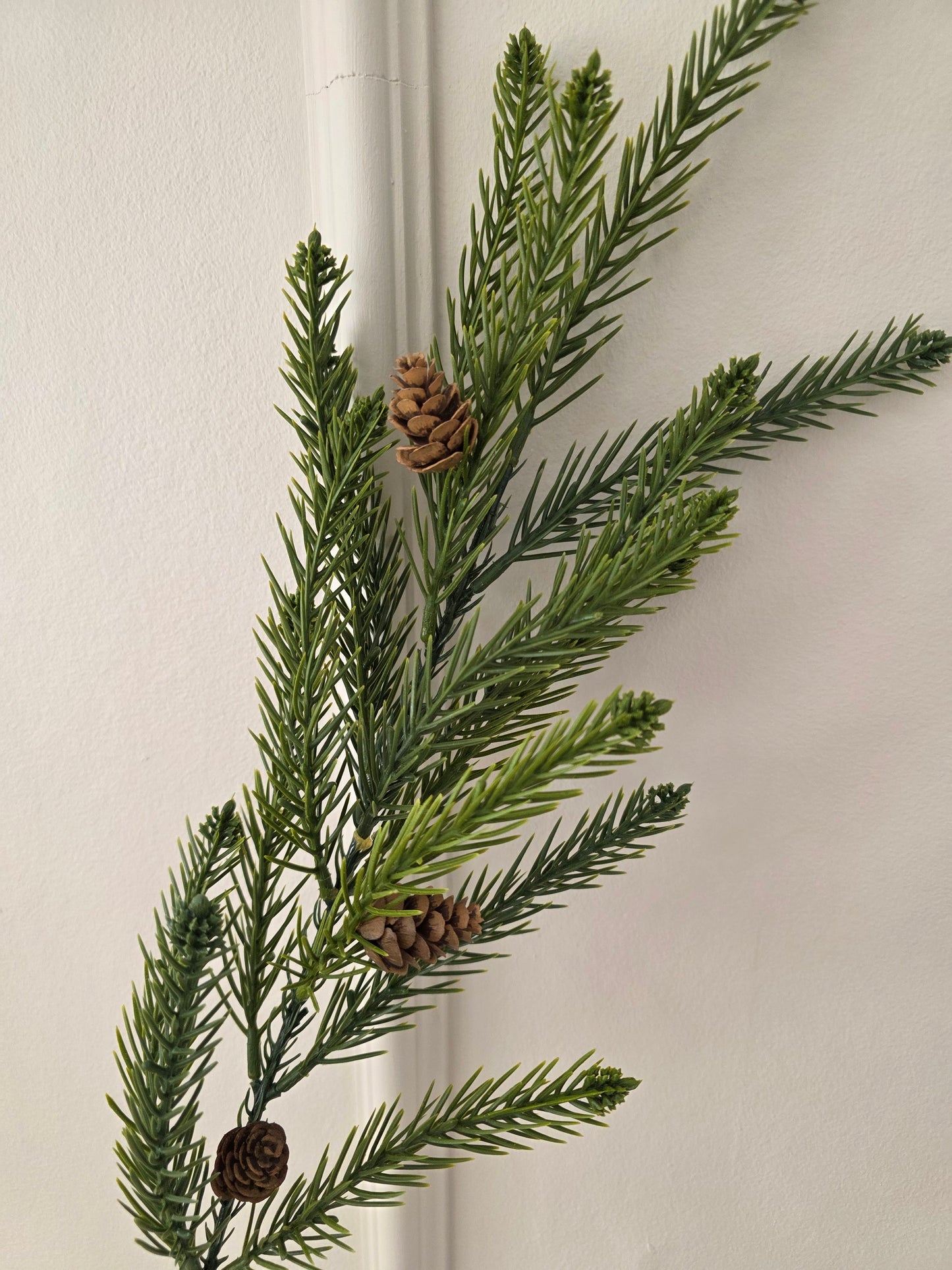 Grankvist med kottar 85 cm