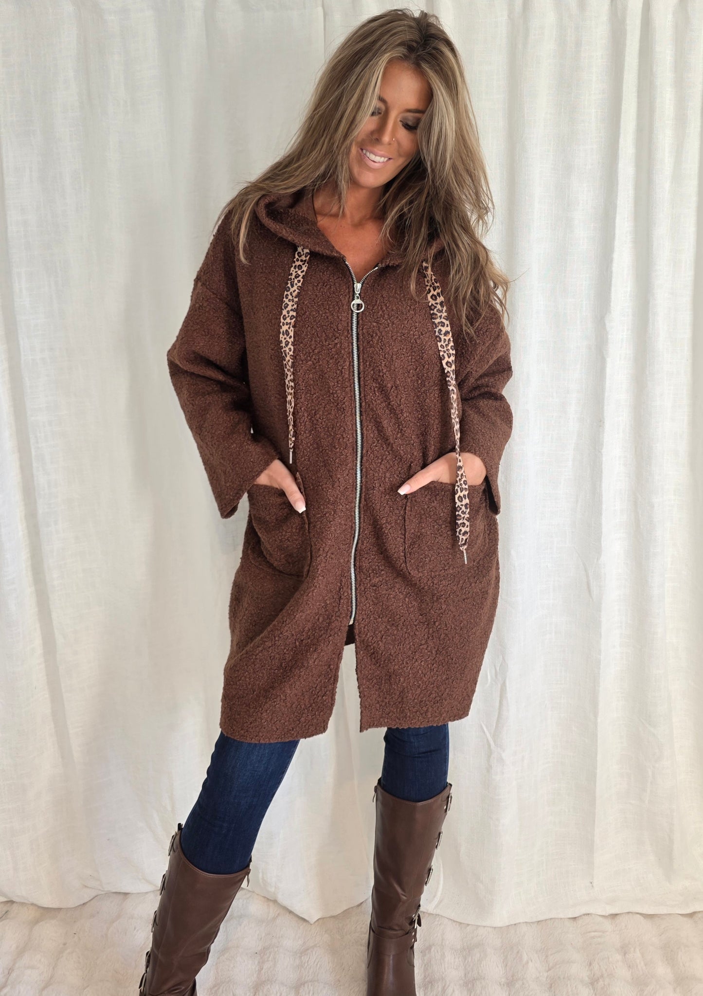 Jacka med dragkedja och huva Brun