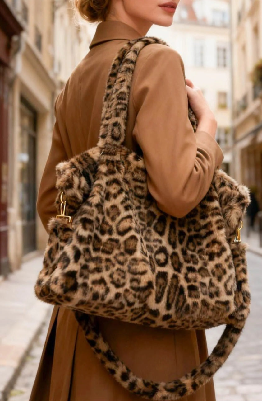 Leopardmönstrad fuskpälsväska
