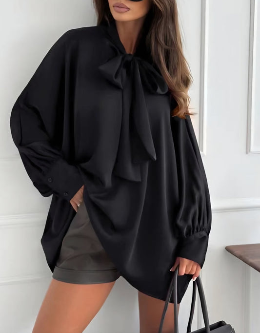 Satinblus med rosettkrage Svart