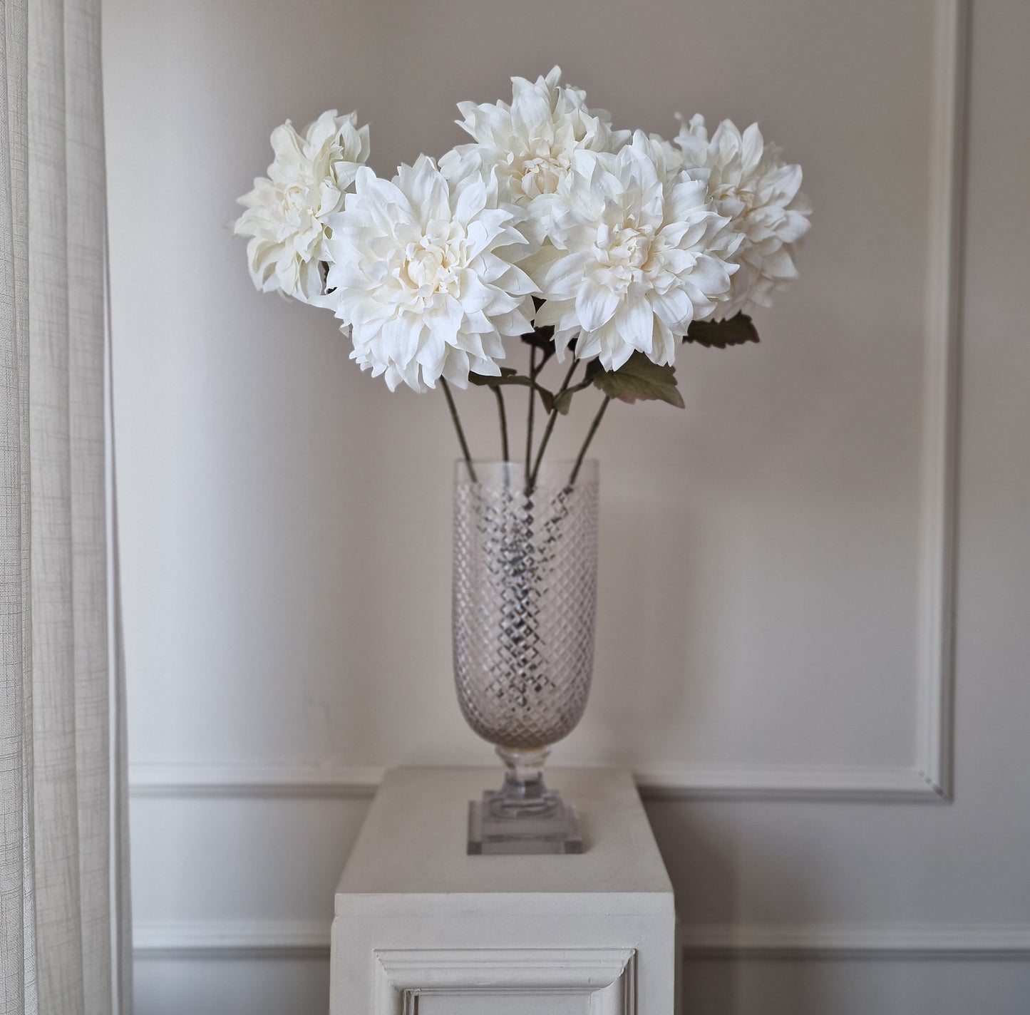 Konst Dahlia Offwhite 70 cm