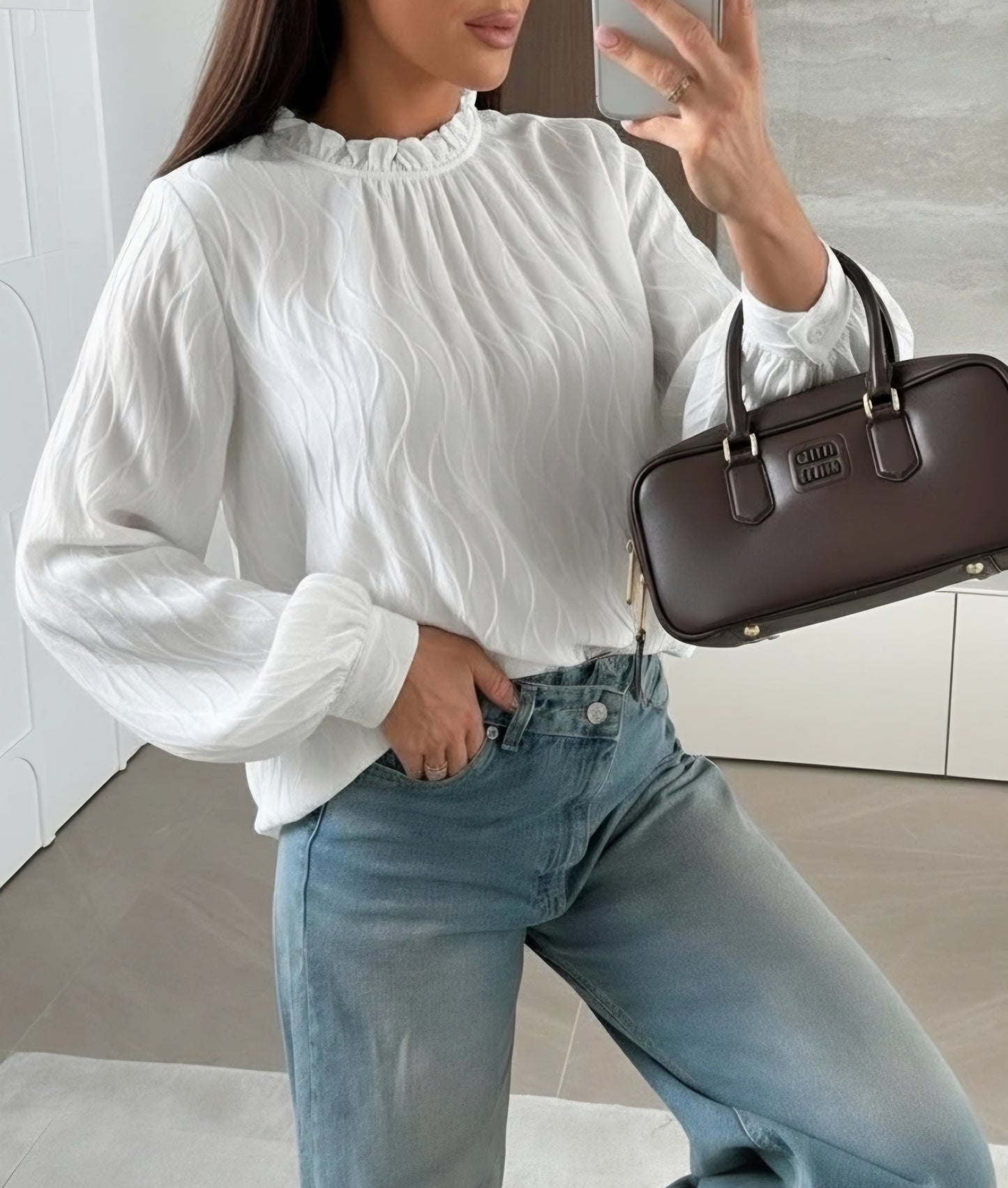 Strukturerad blus med volangkrage Vit