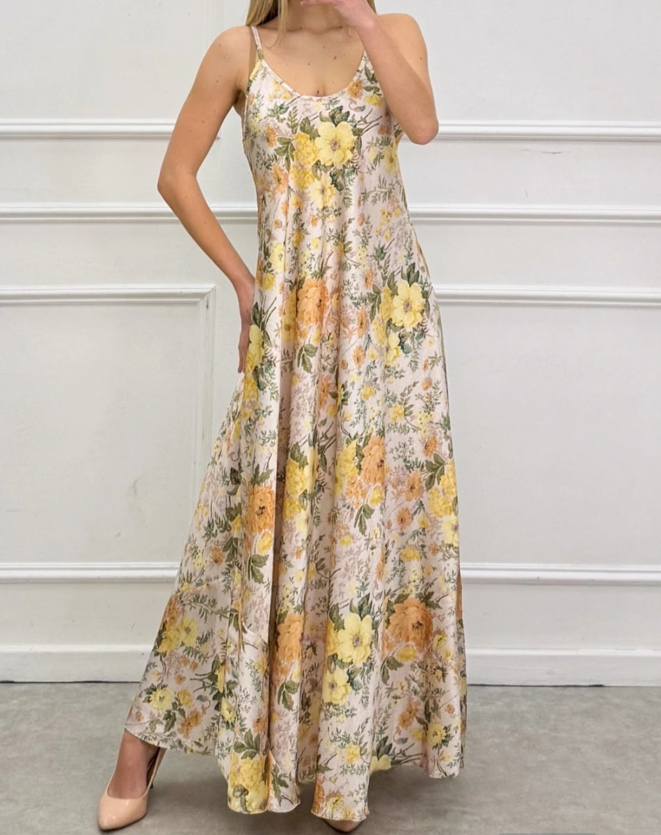 LÅNG KLÄNNING SATIN, BLOMMIG Gul