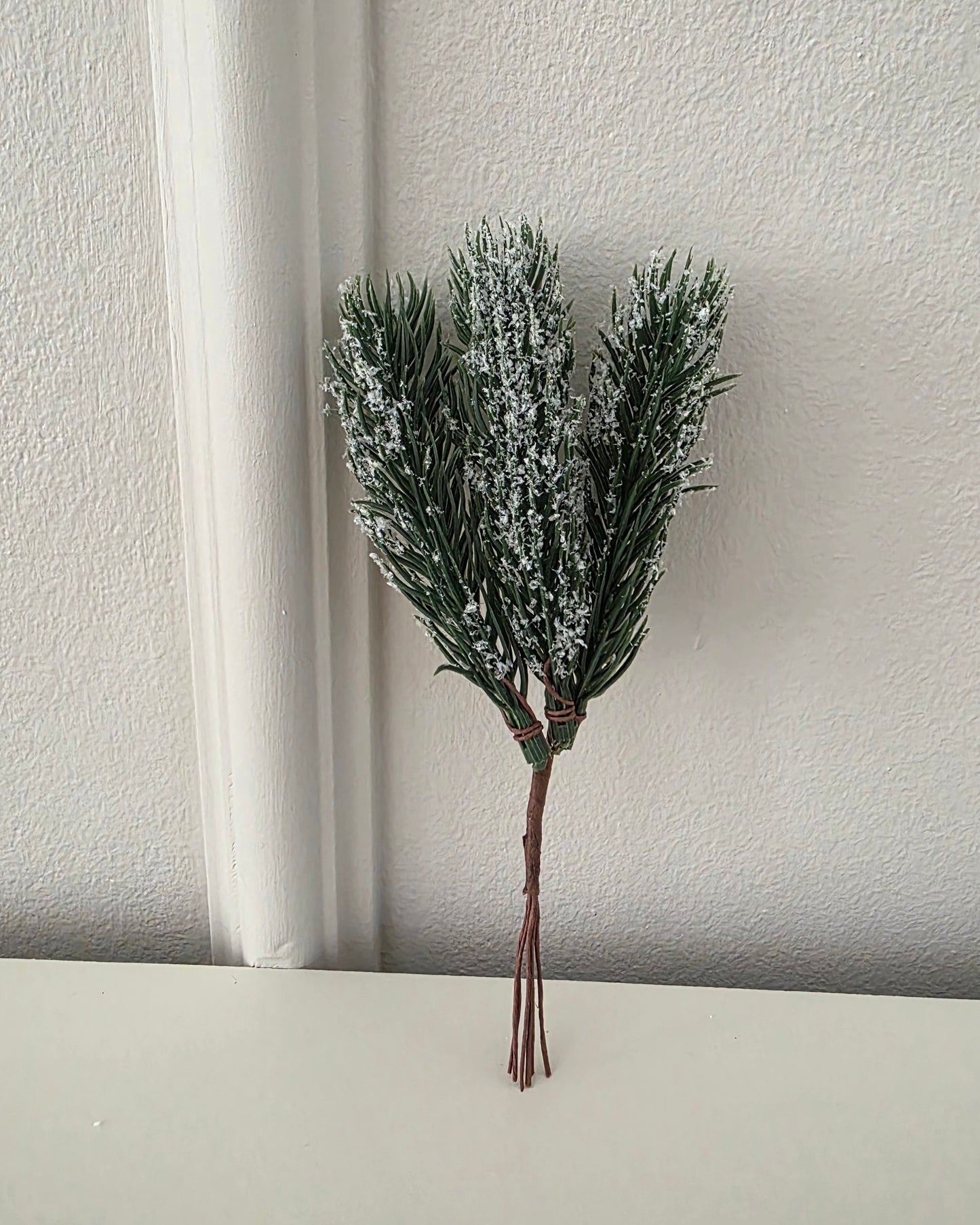 Grankvist med snö 16 cm