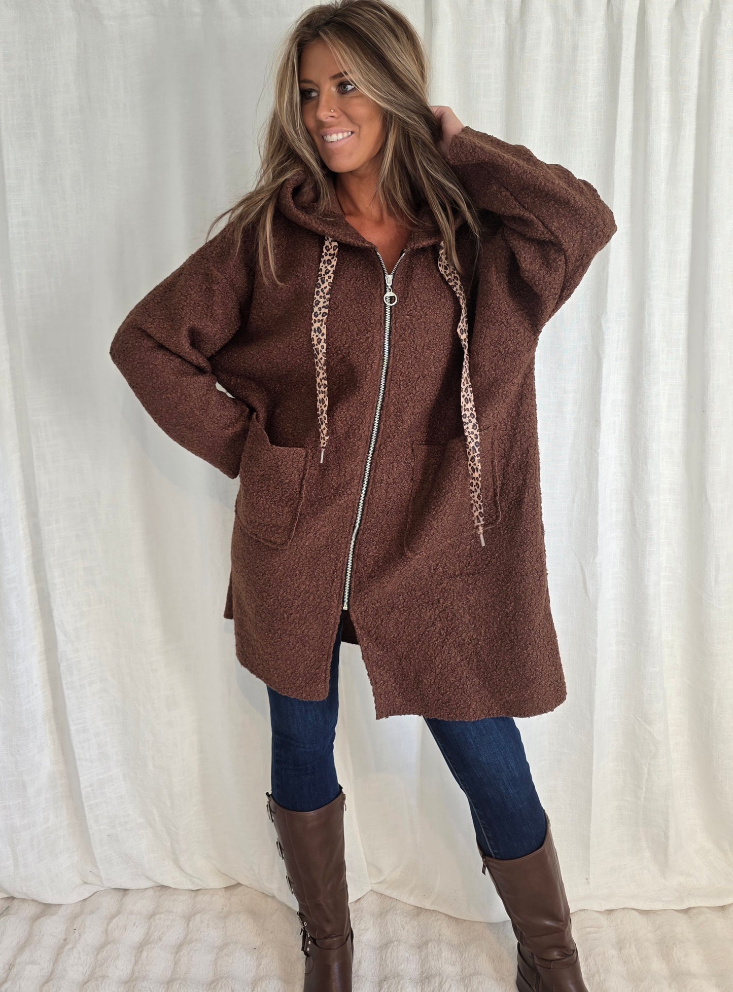 Jacka med dragkedja och huva Brun