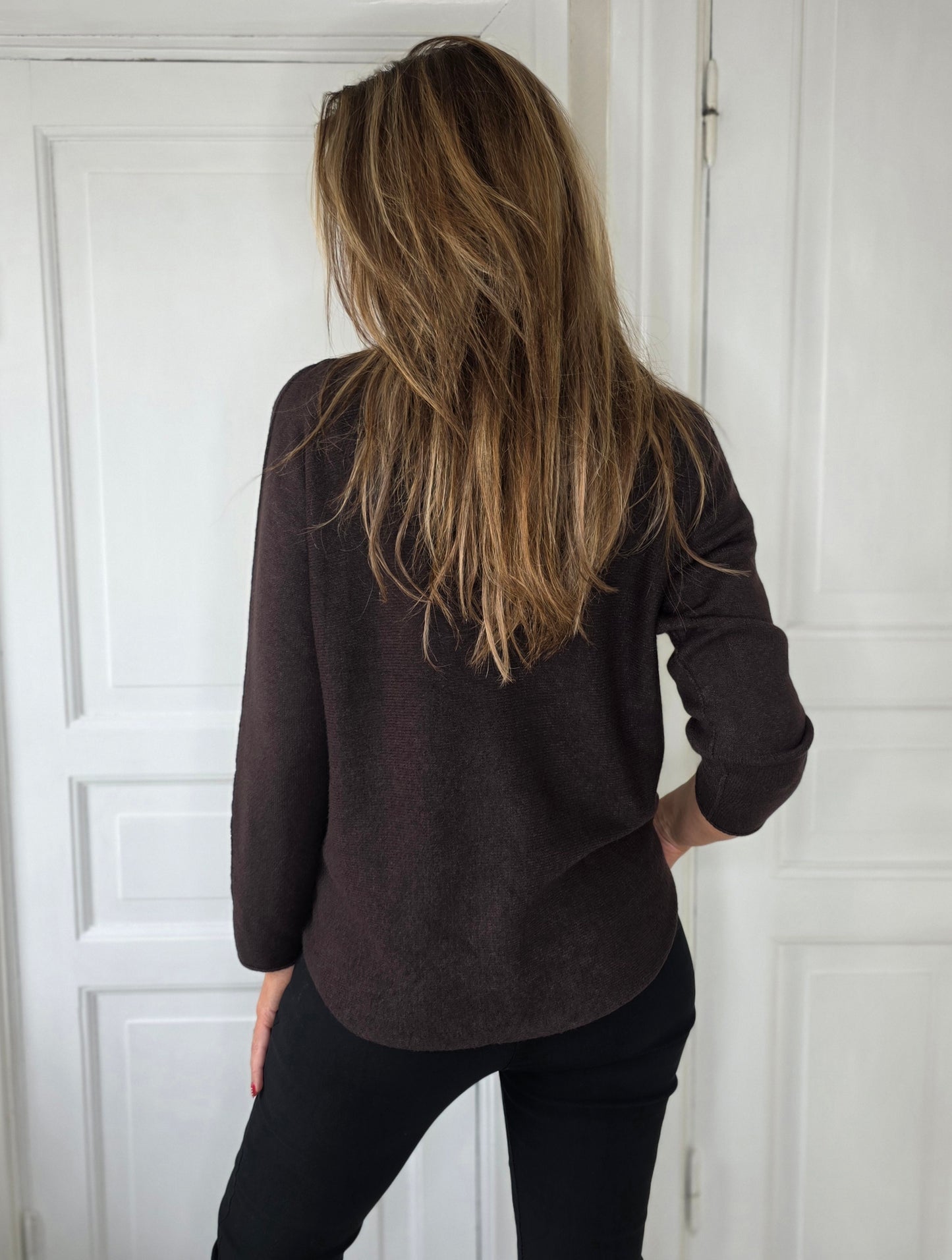 Sömlös stickad tröja Brun