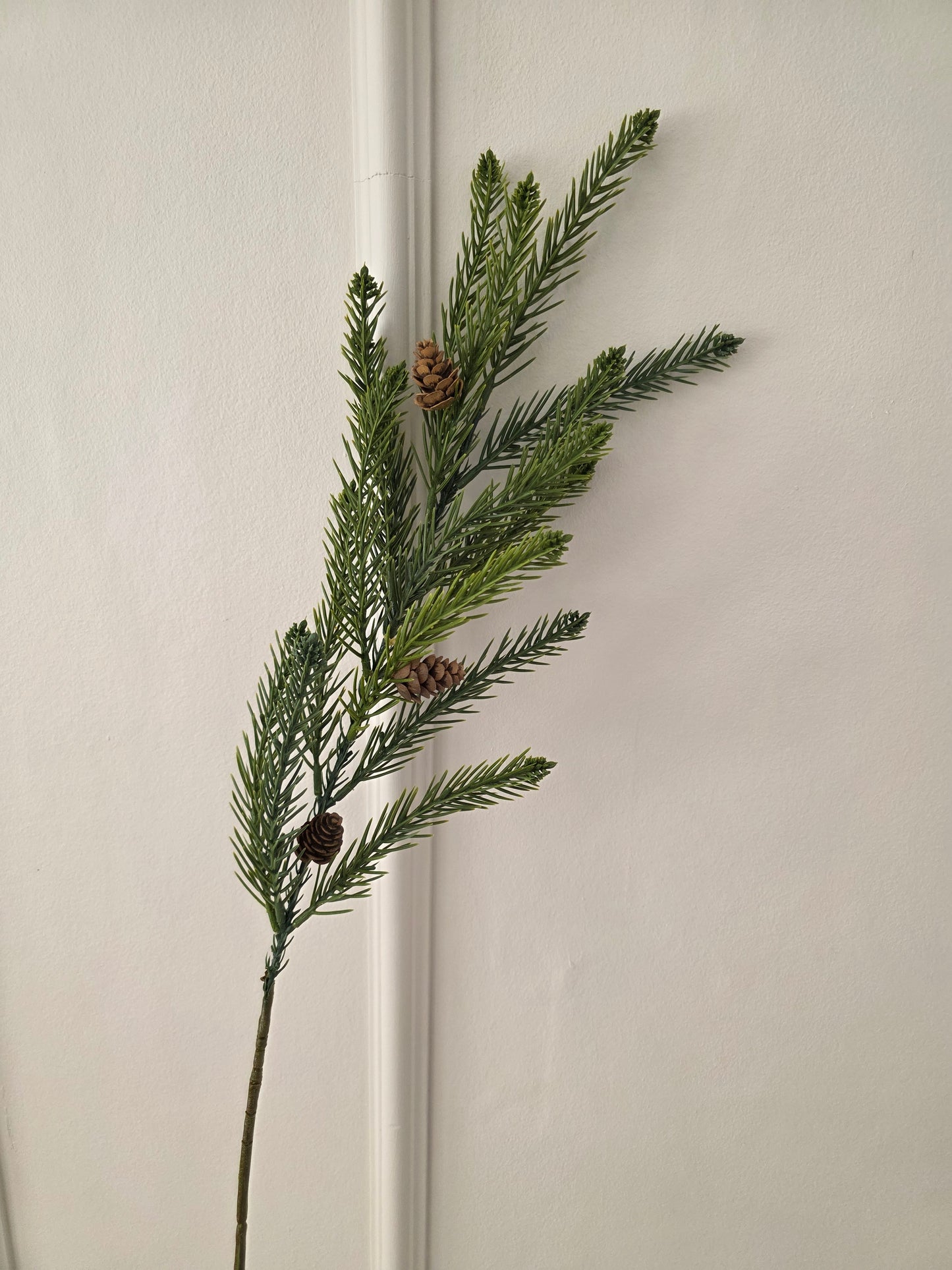 Grankvist med kottar 85 cm