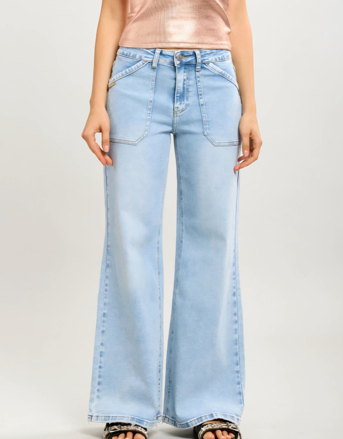 Toxik stretchiga vida jeans med påsydda fickor