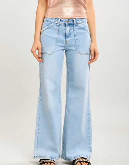 Toxik stretchiga vida jeans med påsydda fickor