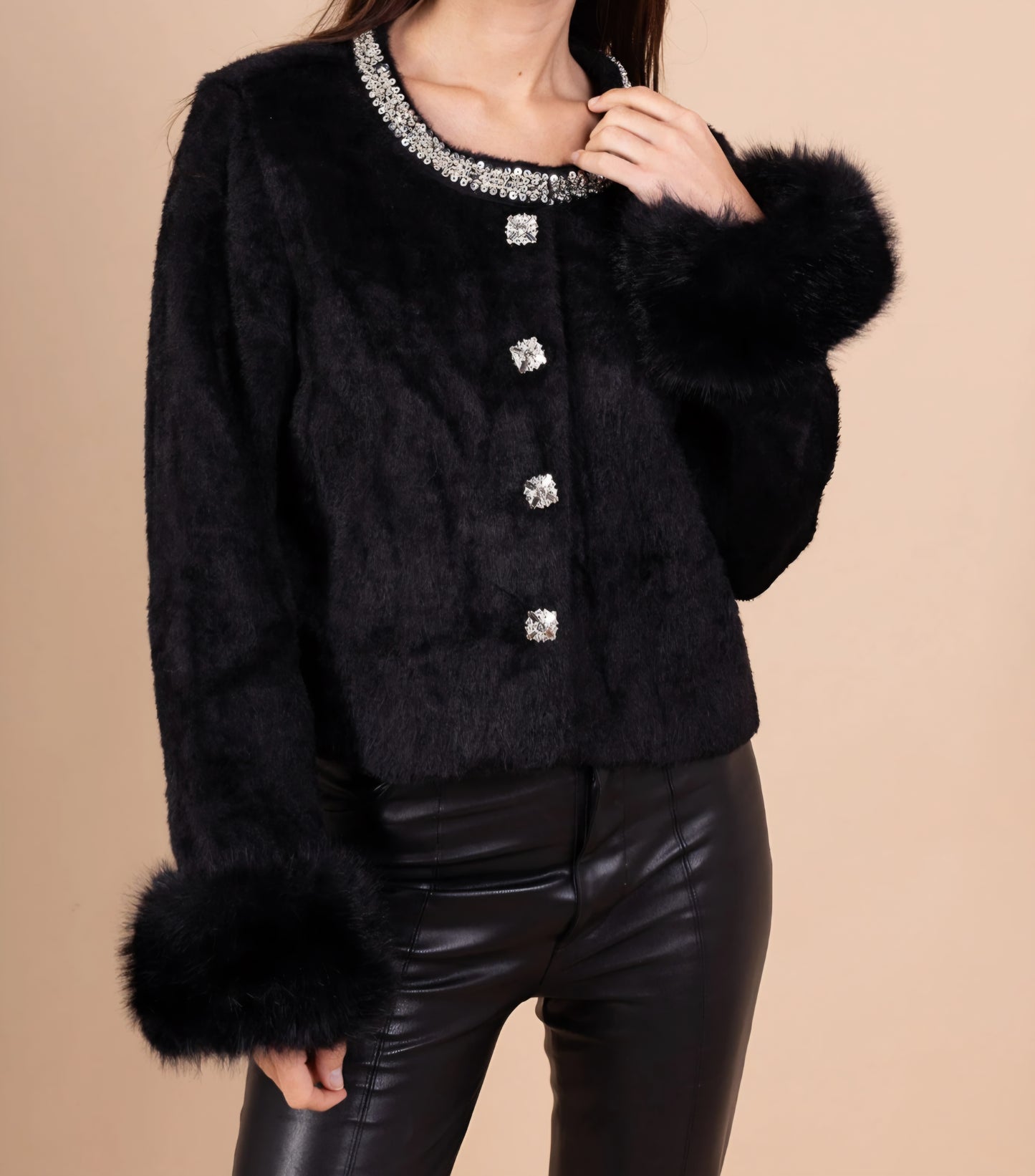 Svart Jacka i fuskpäls med snygg silver krage