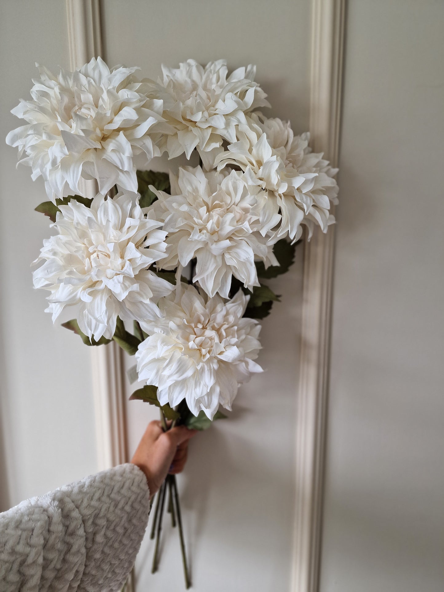 Konst Dahlia Offwhite 70 cm