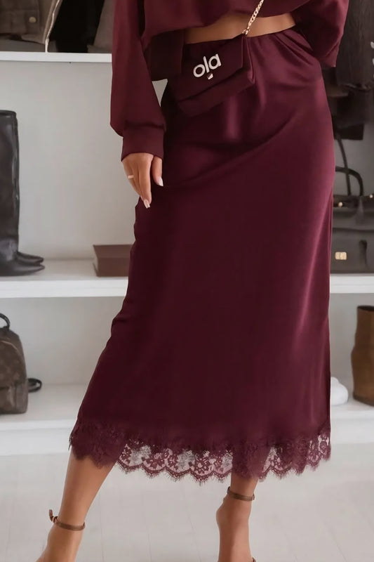 Satinkjol med spets Vinröd