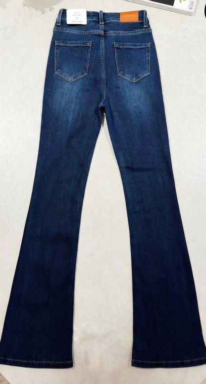 Mörkblå utsvängda jeans