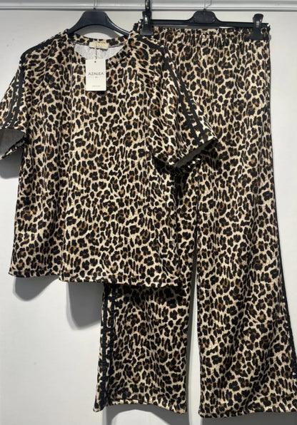 Leopardset  Byxa+T-shirt med svarta ränder