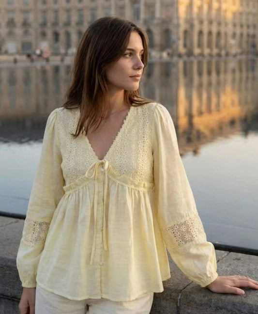 Blus med broderade detaljer Gul