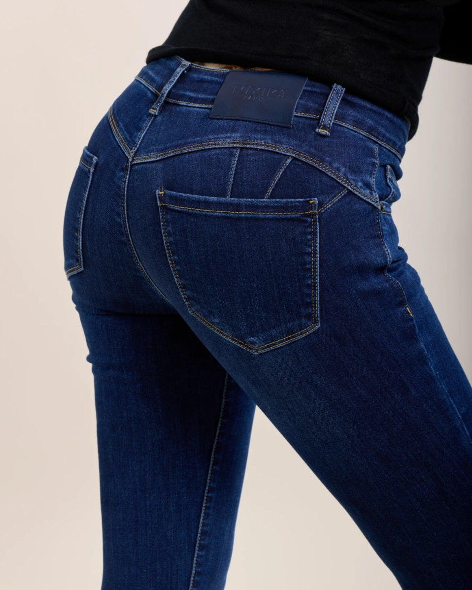 Toxik skinny push-up stretchjeans Mörk