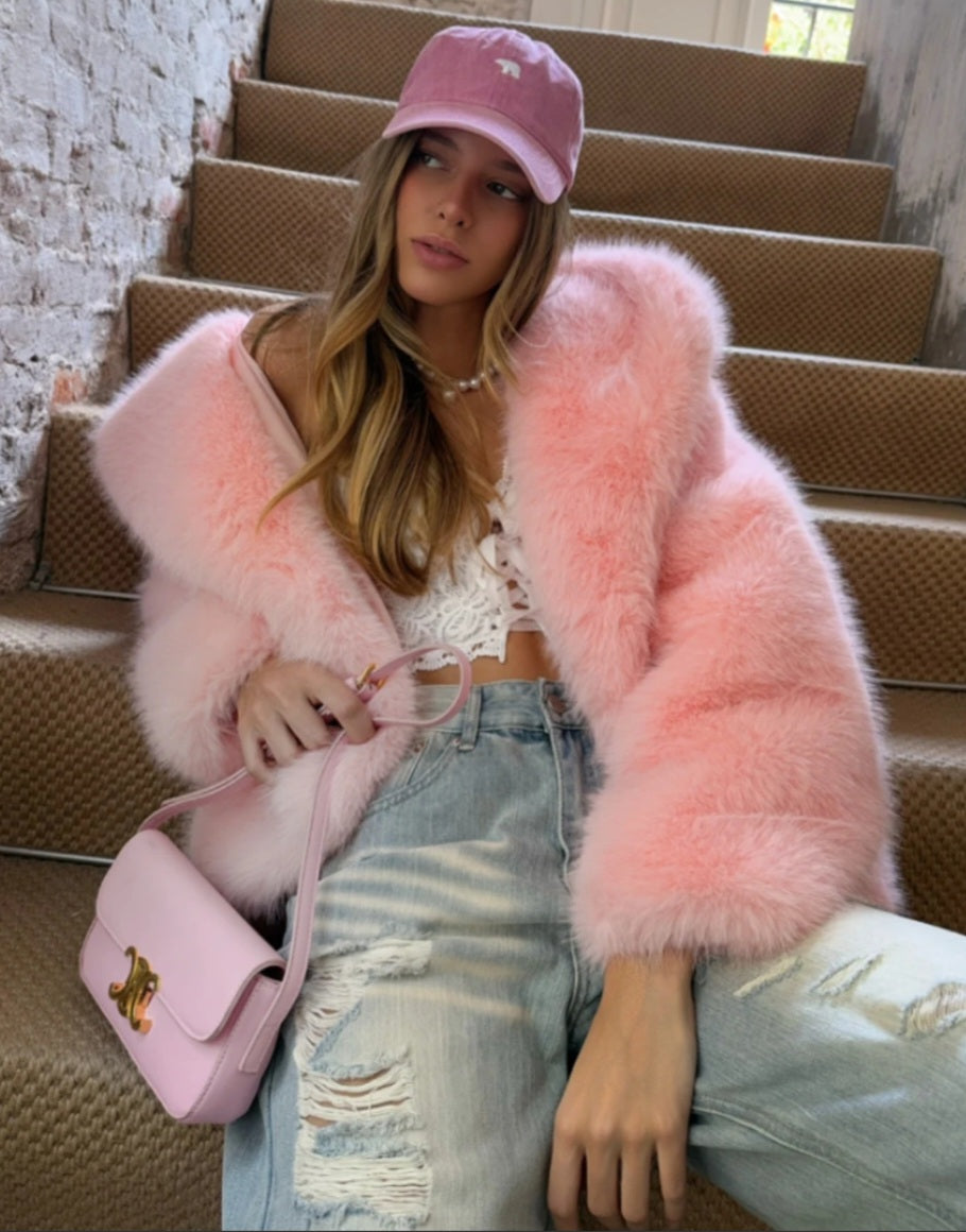 Kort jacka i lång fuskpäls Rosa