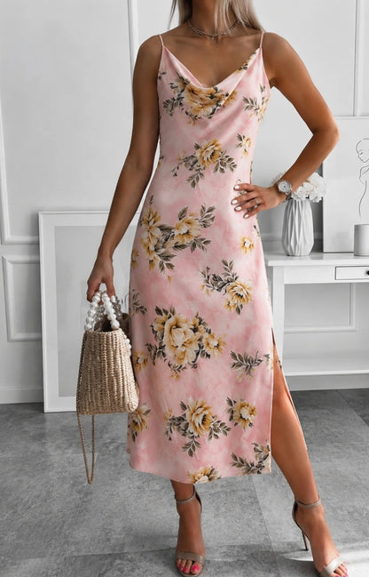 Blommig satinklänning med slits Rosa