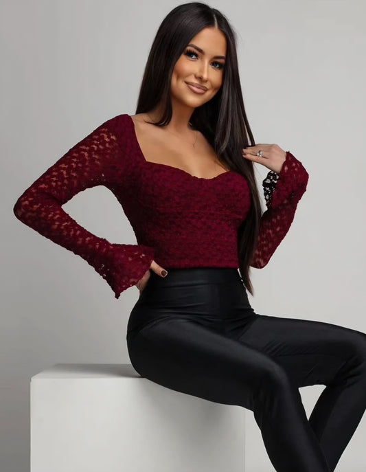 Spetstopp med långa volangärmar Vinröd