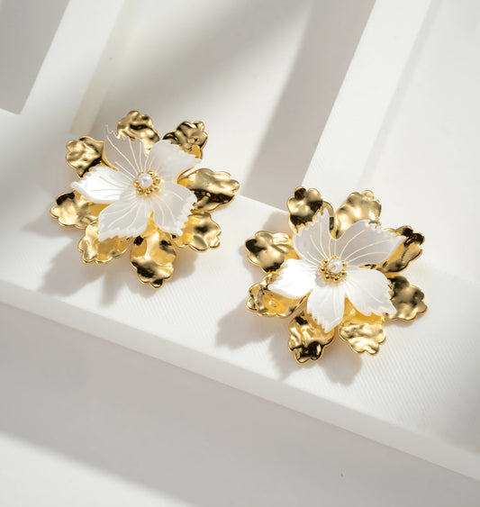 Örhängen med dubbla blommor i vitt och guld, Rostfritt stål