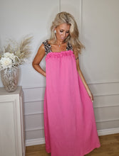 Load image into Gallery viewer, Klänning med leopardband Rosa
