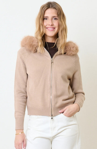 Stickad huvtröja med päls Beige