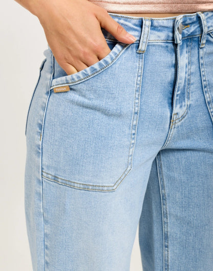 Toxik stretchiga vida jeans med påsydda fickor