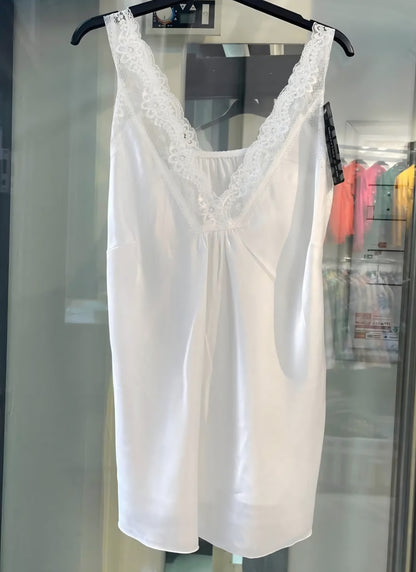 Sarah Topp i satinspets Vit