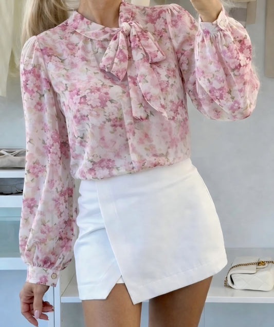 Blus med blommigt tryck och knyt Rosa