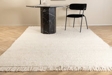 Load image into Gallery viewer, Betina carpet – 200×300 cm
