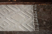 Load image into Gallery viewer, DAHLIA WOOL 160x230 cm
