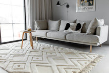 Load image into Gallery viewer, DAHLIA WOOL 160x230 cm

