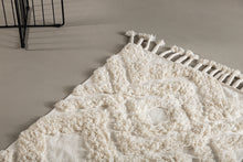 Load image into Gallery viewer, Hilma rug - 70×200 cm Offwhite
