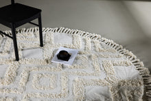 Load image into Gallery viewer, Hilma rug - 200 cm Offwhite
