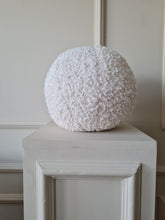 Ladda upp bild till gallerivisning, ELSIE PRYDNADSKUDDE 25 cm

